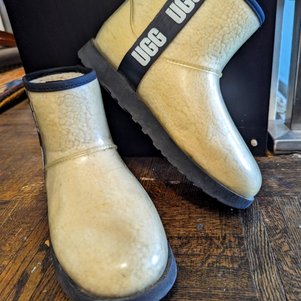 UGG Classic Clear Mini BootsWhite Size 10 NO INSOLE
